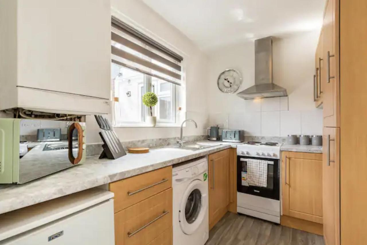 Luxury 3-Bed Apartment Near To London With Parking Hornchurch Kültér fotó