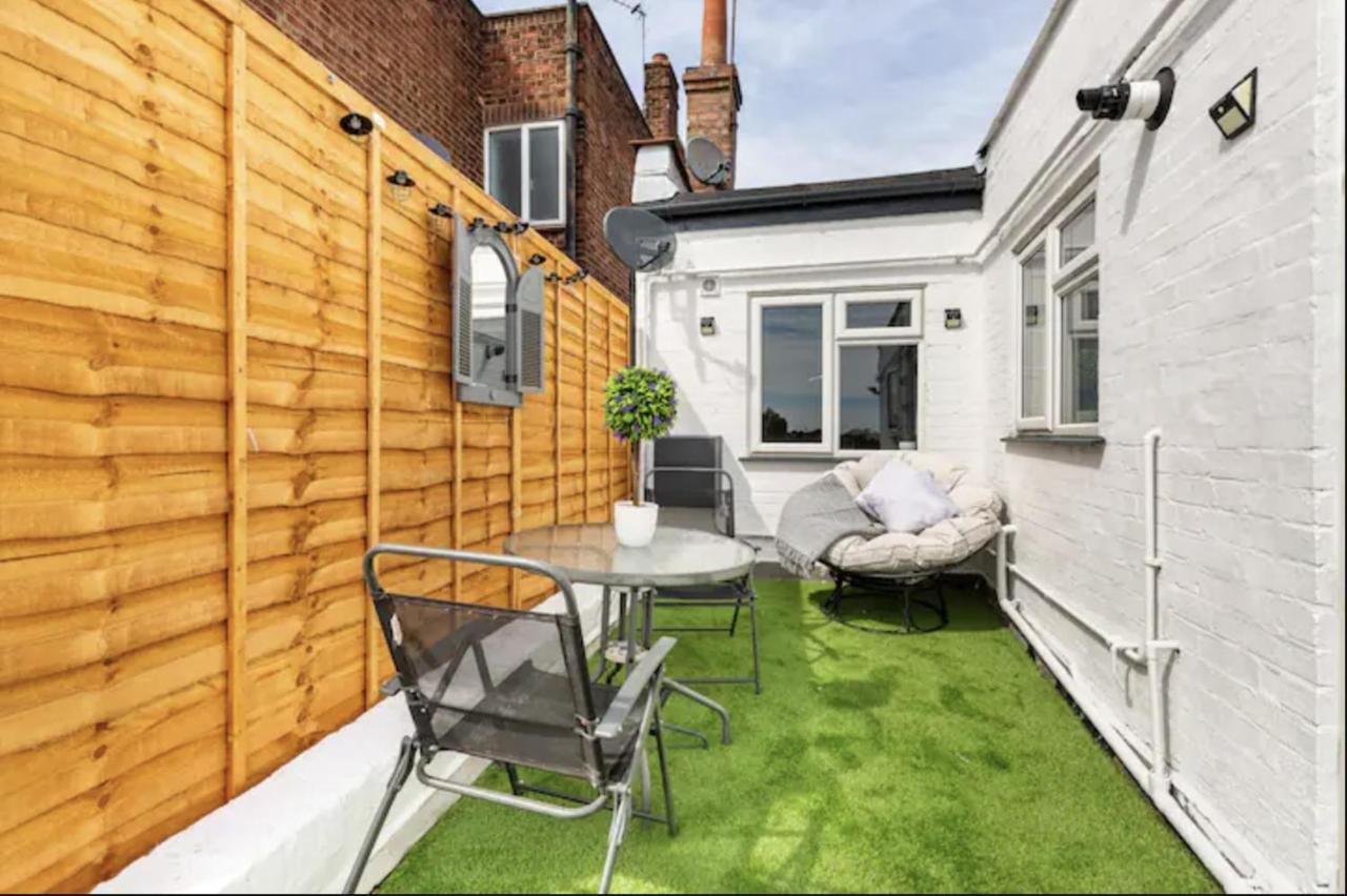 Luxury 3-Bed Apartment Near To London With Parking Hornchurch Kültér fotó