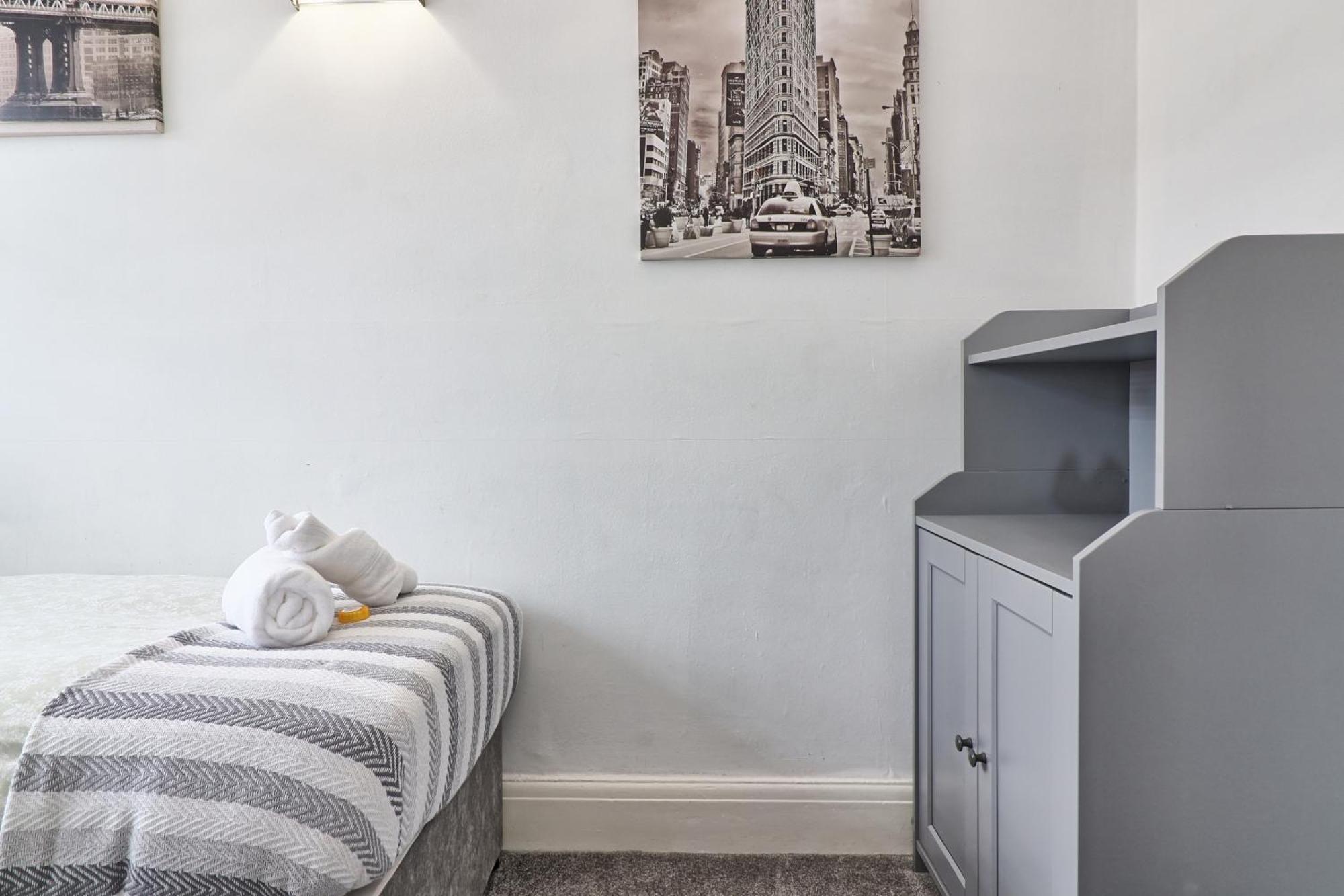 Luxury 3-Bed Apartment Near To London With Parking Hornchurch Kültér fotó