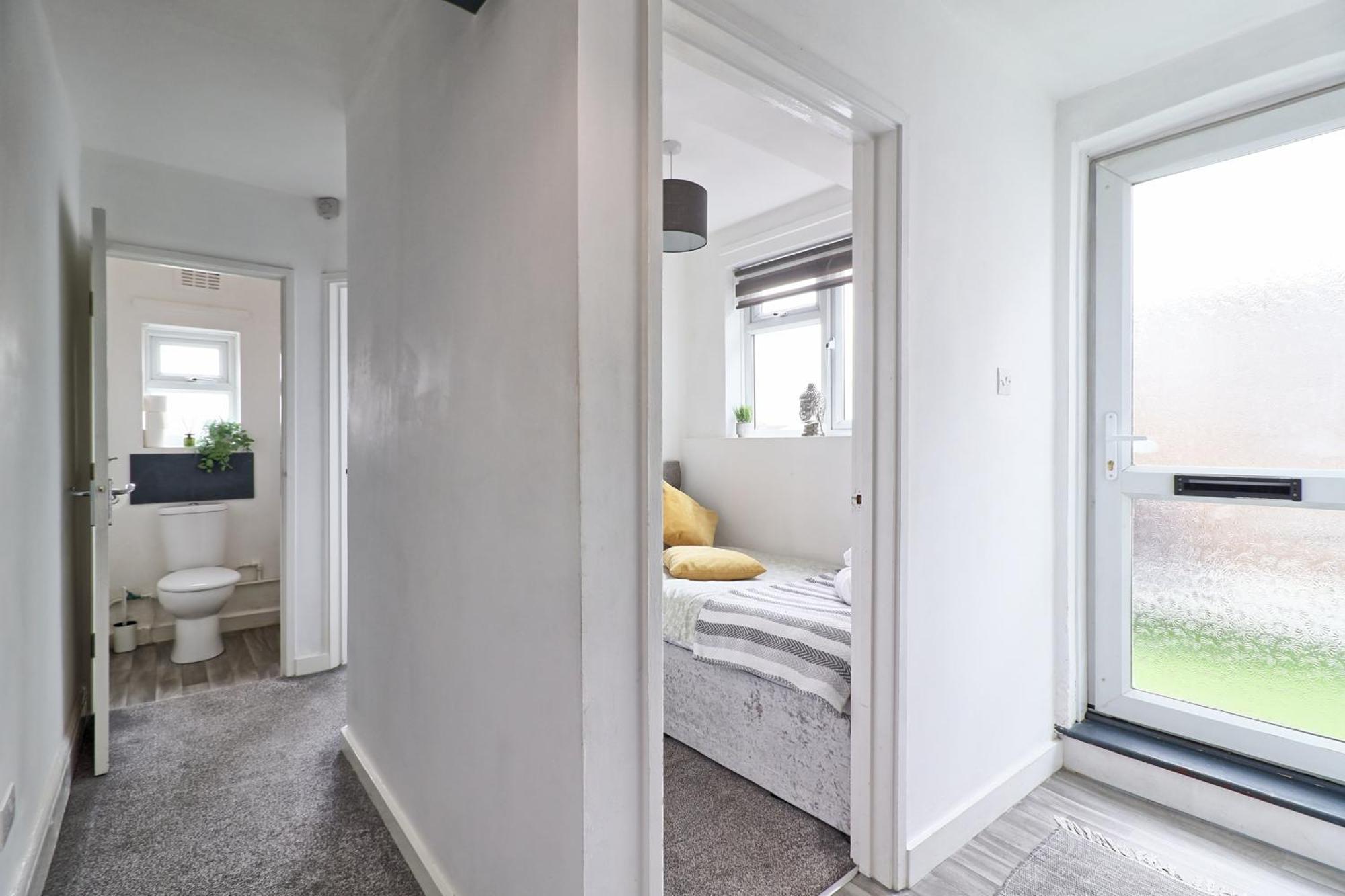 Luxury 3-Bed Apartment Near To London With Parking Hornchurch Kültér fotó