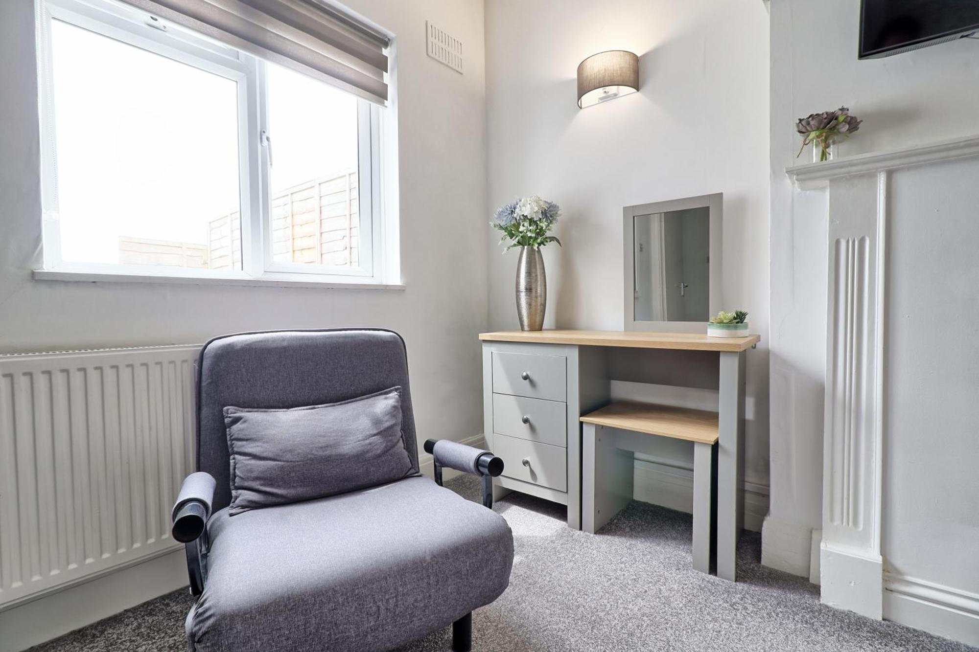 Luxury 3-Bed Apartment Near To London With Parking Hornchurch Kültér fotó