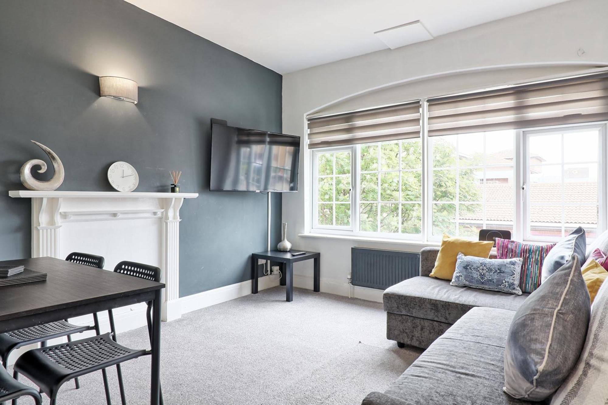 Luxury 3-Bed Apartment Near To London With Parking Hornchurch Kültér fotó