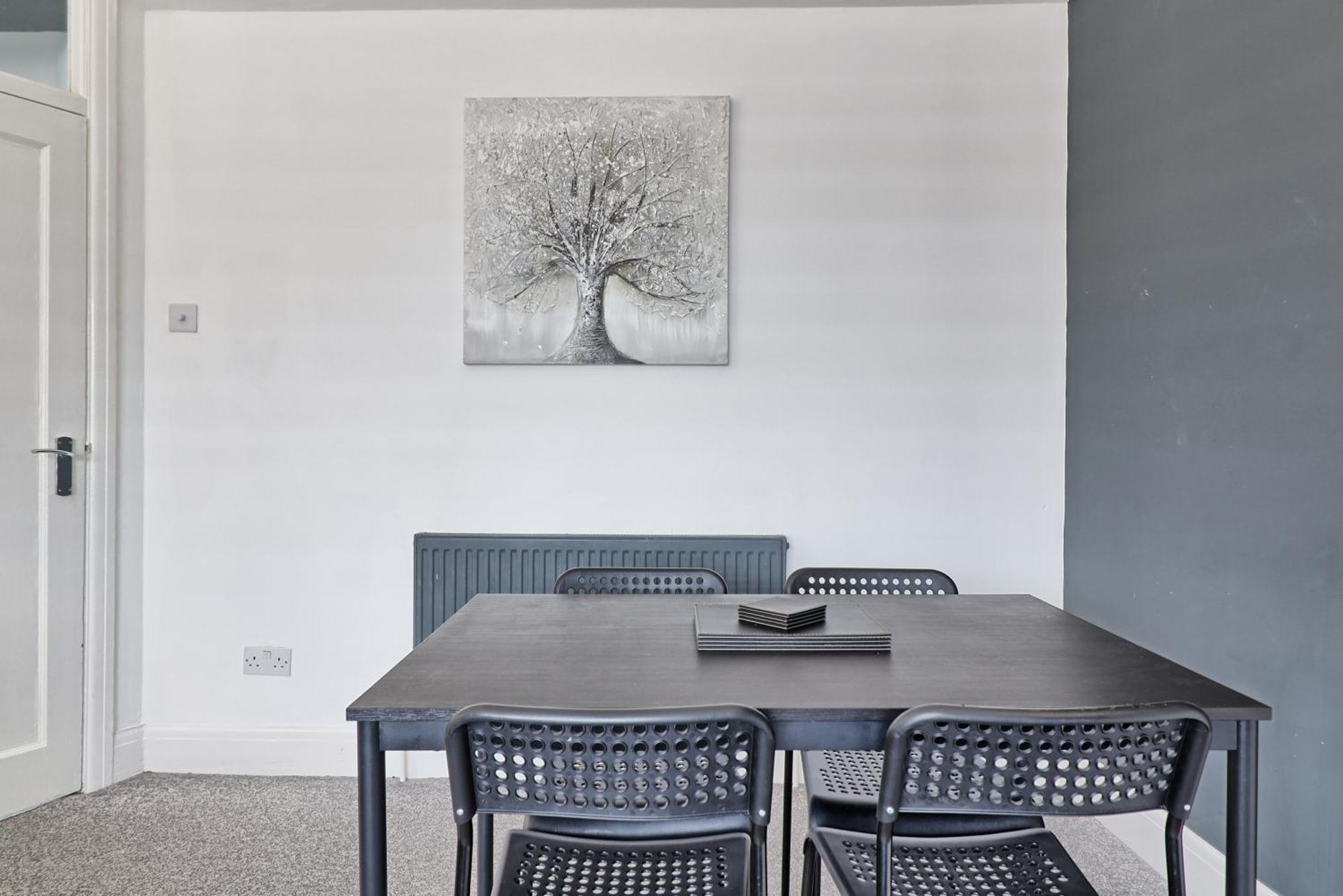 Luxury 3-Bed Apartment Near To London With Parking Hornchurch Kültér fotó