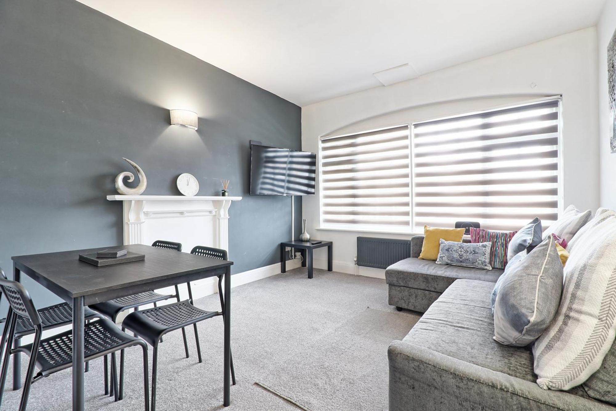 Luxury 3-Bed Apartment Near To London With Parking Hornchurch Kültér fotó