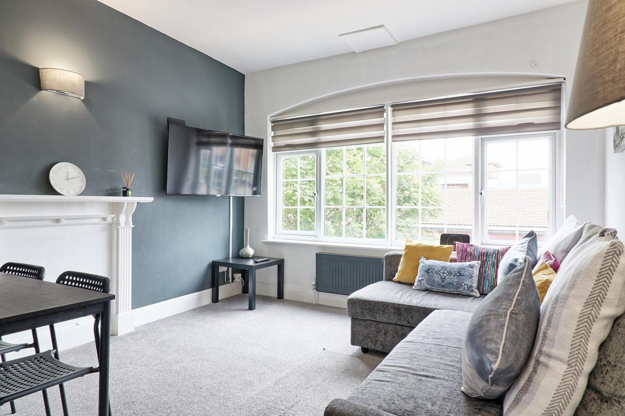 Luxury 3-Bed Apartment Near To London With Parking Hornchurch Kültér fotó